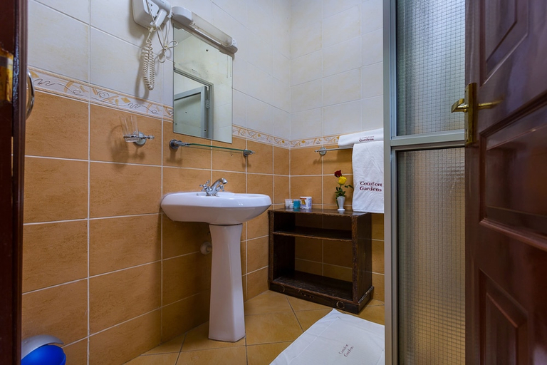 Bathroom 3, Comfort Gardens, Westlands
