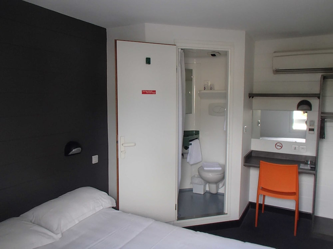 Bedroom 2, Brit Hotel Albi, Tarn