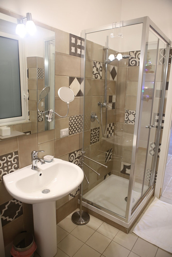 Bathroom 3, Corsomessina64, Crotone