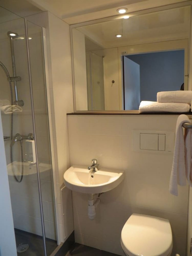 Bathroom 4, Smartappart Lorient, Morbihan