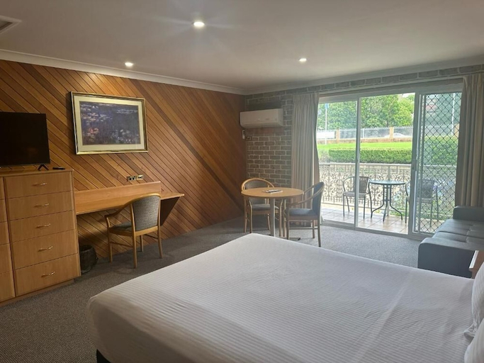 Bedroom 3, The Hermitage Motel, Campbelltown  - South