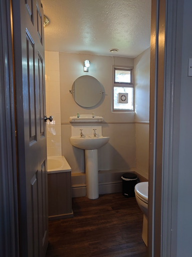 Bathroom, The White Horse Inn, Oxfordshire