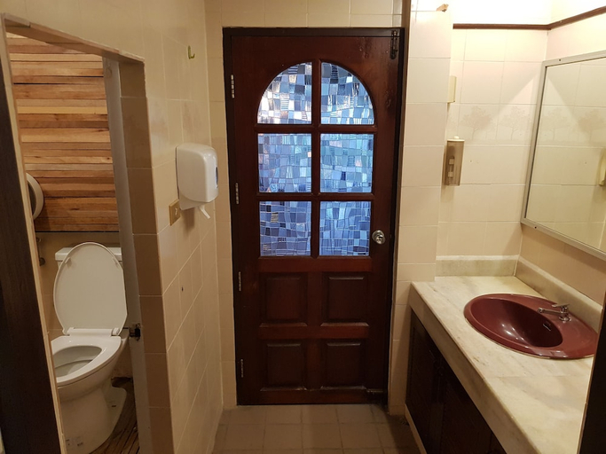 Bathroom 3, The Roo Classic Hometel, Muang Songkhla
