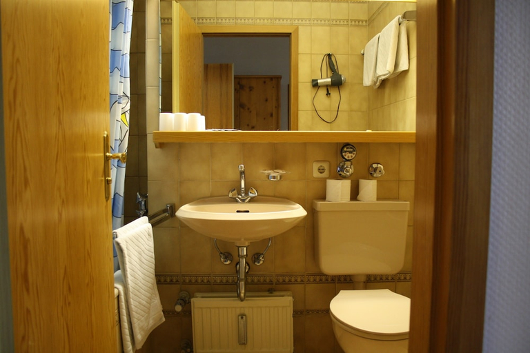 Bathroom, Chiemgau Appartements, Traunstein