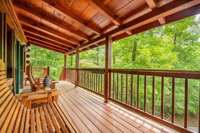 Terrace/patio 3, Z - Lone Wolf, Sevier