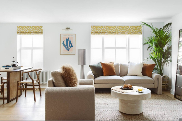 Room 2, Notting Hill Mews House Sleeps 8, London