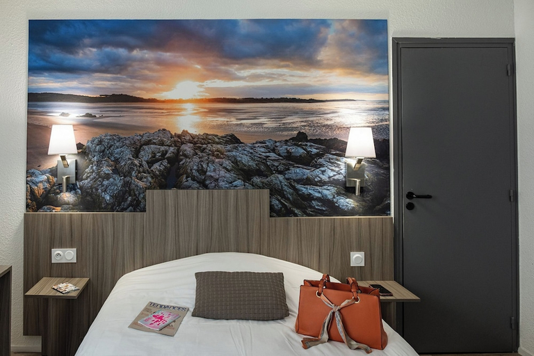 Bedroom 2, Hotel Du Champ de Mars, Côtes-d'Armor