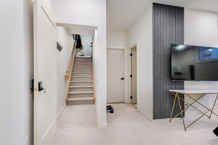 Interior 4, Cozy Luxury Suite With Private Movie Theatre, Division No. 6