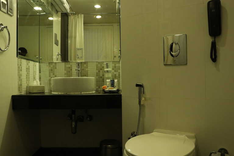 Bathroom 4, Keys Select by Lemon Tree Hotels, Thiruvananthapuram, Thiruvananthapuram