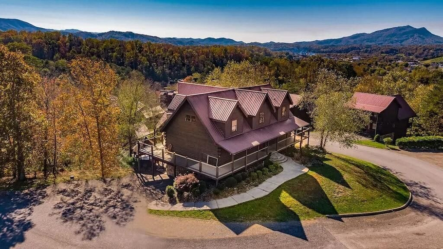 Exterior 4, Rocky Top Lodge, Sevier