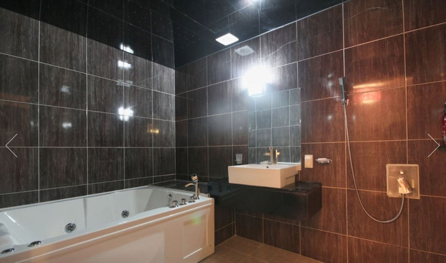 Bathroom 3, Beauty Motel, Jeonju