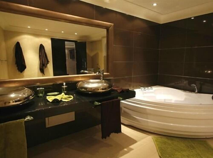 Bathroom 5, Riad Carllian, Marrakech