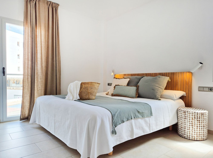 Others 2, Apartaments Proa Es Pujols, Baleares