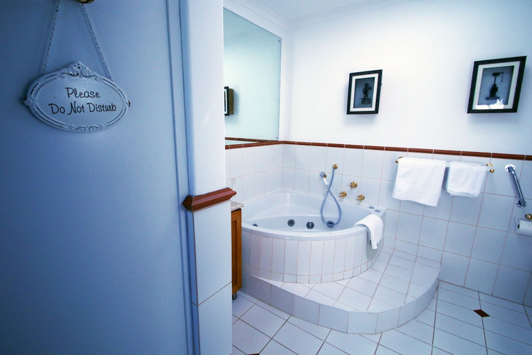 Bathroom 4, Paradiso Guesthouse & Self-Catering Cottage, City of Cape Town
