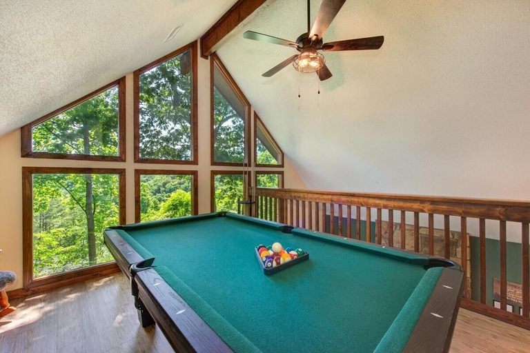 Game room 3, Three Little Bears, Sevier