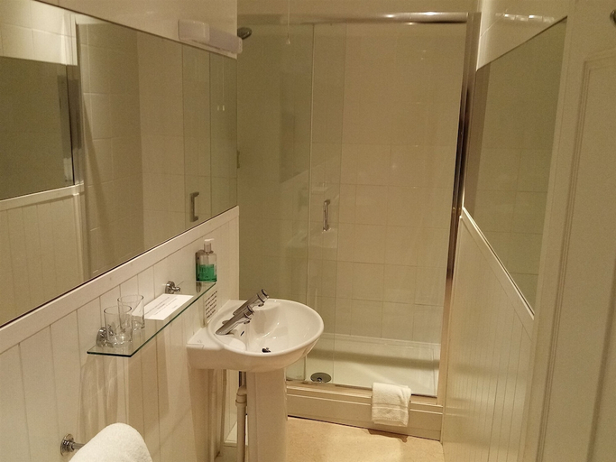 Bathroom 3, The Sibson Inn Hotel, Cambridgeshire