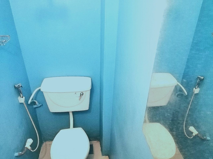Bathroom 3, White Guest, Kekirawa