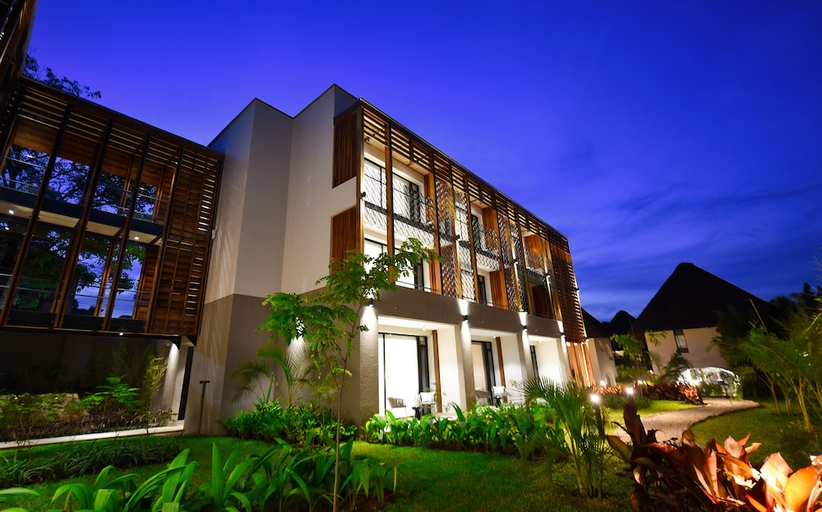 Exterior & Views