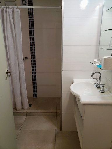 Bathroom 5, Continental Posadas Hotel, Capital