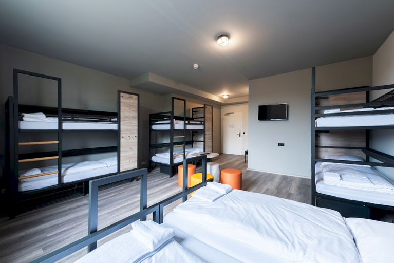 Bedroom 2, a&o Stuttgart City - Hostel, Stuttgart