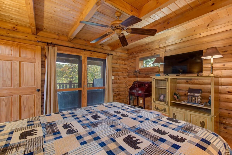 Bedroom 3, Raccoon Heaven, Sevier