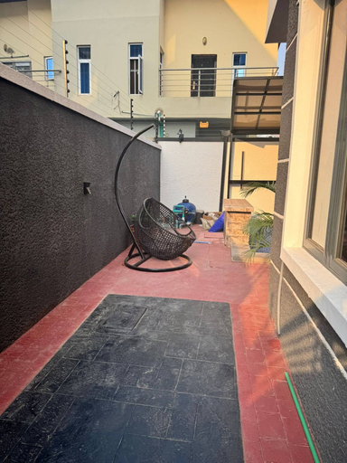 Property grounds 4, Serene Oasis in Lagos - Private Pool & Relaxing Ambiance, Kosofe