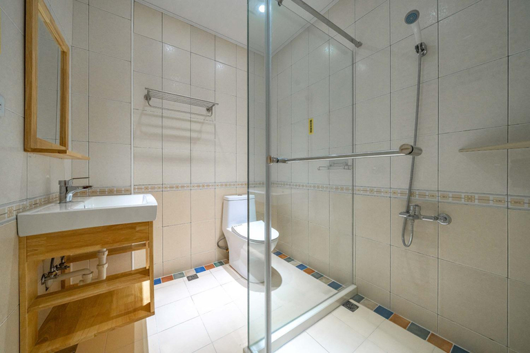 Bathroom 2, Prime Inn, Hualien