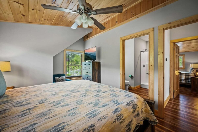 Room 3, Rustic Retreat, Sevier