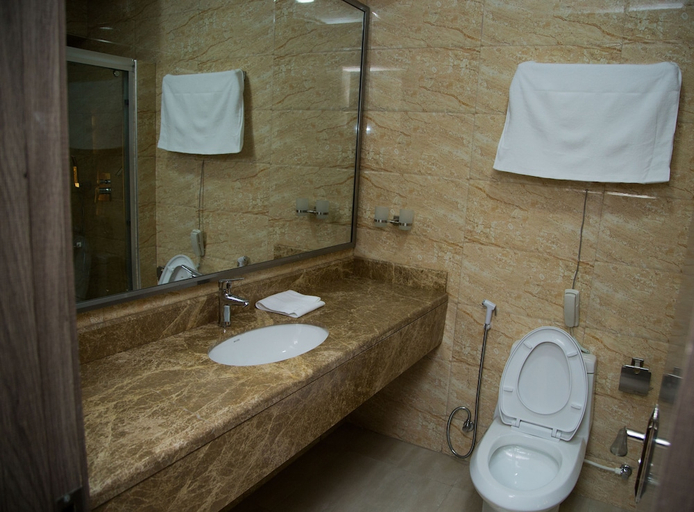 Bathroom 3, Maxbe Continental Hotel, Enugu North