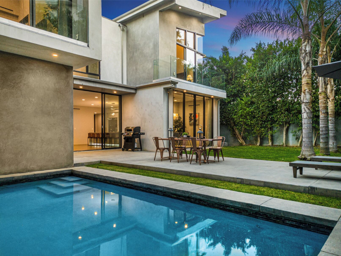 Sport & Beauty 4, Coldwater Canyon, Los Angeles
