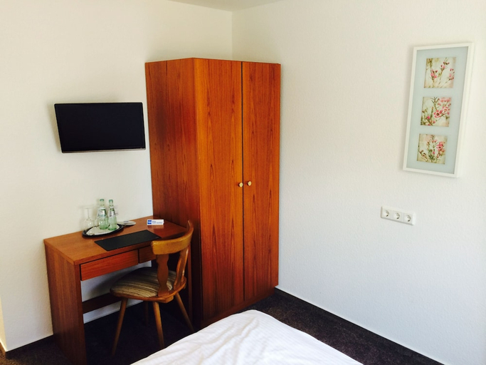 Bedroom 2, Hotel Am Theaterplatz, Bremerhaven