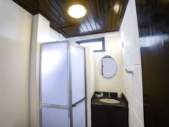 Bathroom 3, Apa Pau Brasil, Armação dos Búzios