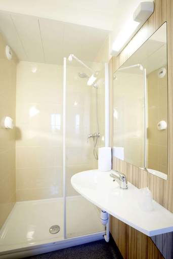 Bathroom 4, Premiere Classe Istres, Bouches-du-Rhône