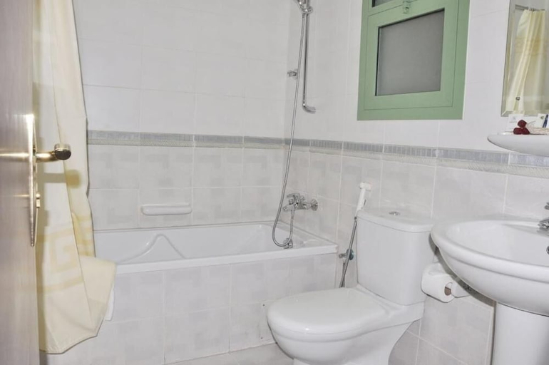 Bathroom 3, Safeer Plaza Hotel, Bausher