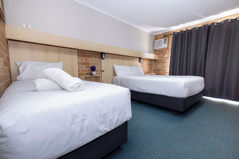 Others 2, Windsor Riverview Inn, Hawkesbury