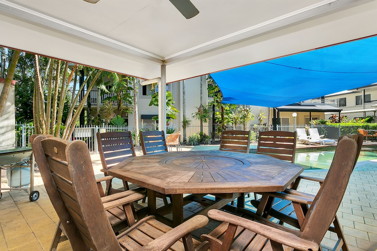 Food & Drinks 4, Cairns Reef Apartments & Motel, Cairns