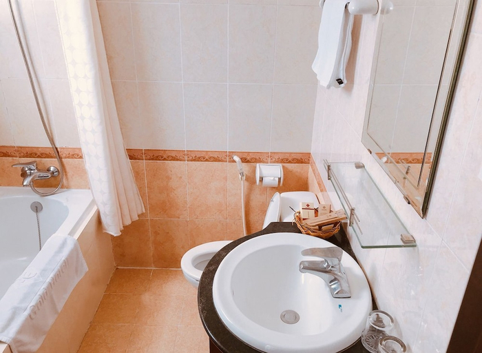 Bathroom 2, Gold Hotel Hue, Huế