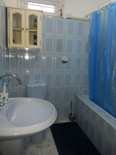 Bathroom 3, Sunset Beach Apartment, Black River