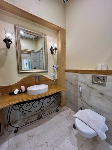Bathroom 5, Umaid Lake Palace, Dausa