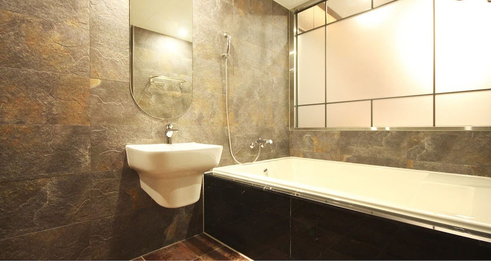 Bathroom 3, Jinju KAI Hotel, Jinju
