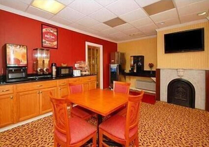 Food & Drinks 5, Super 8 by Wyndham Monticello NY, Sullivan