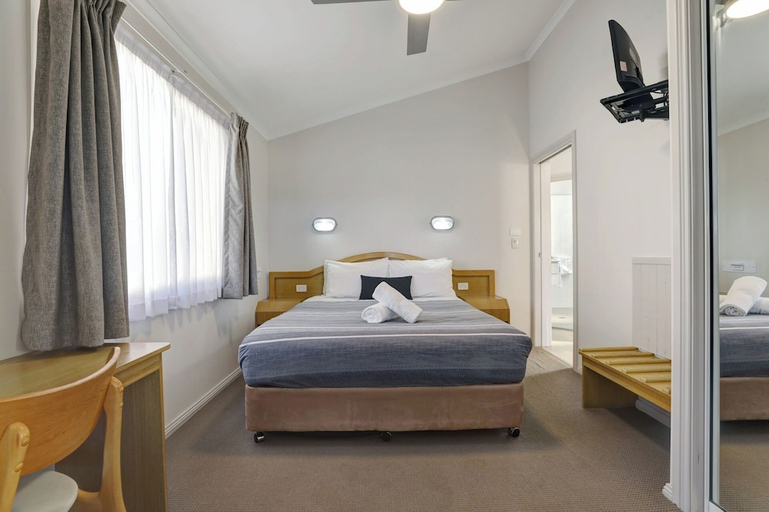 Bedroom 2, Kendalls on the Beach Holiday Park, Kiama