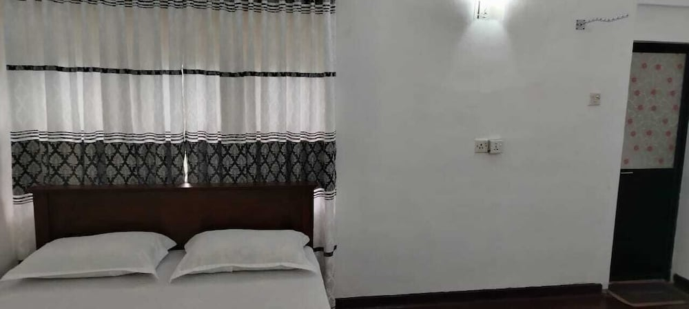 Others 5, Hotel Lakeside, N. Palatha East