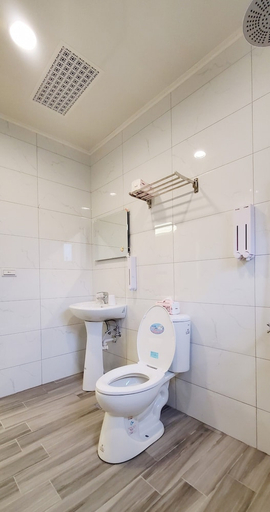 Bathroom 2, Happiness YES, Yilan