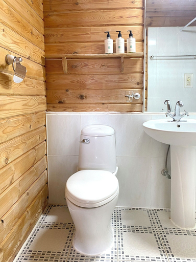 Bathroom 3, Breakfast at Tiffany's Pension, Seogwipo