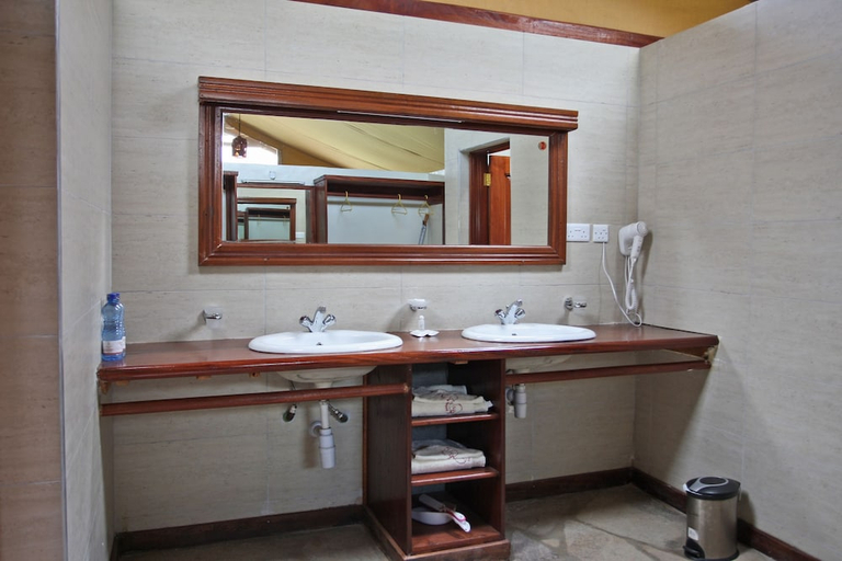 Bathroom, Simba & Oryx Nature Camp, Narok West