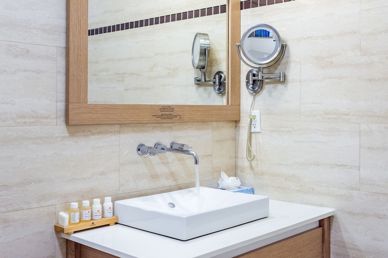 Bathroom 4, Royal Oasis, Port-au-Prince