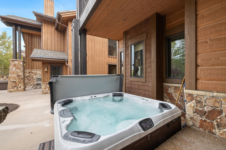Sport & Beauty, Juniper Landing By Lespri Management, Summit