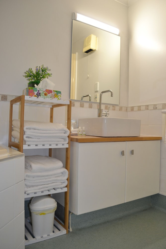 Bathroom 3, Colonial Lodge Motel, Taupo