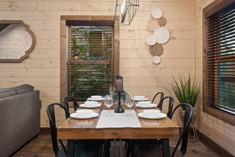 Dining 5, Hillside Haven, Sevier
